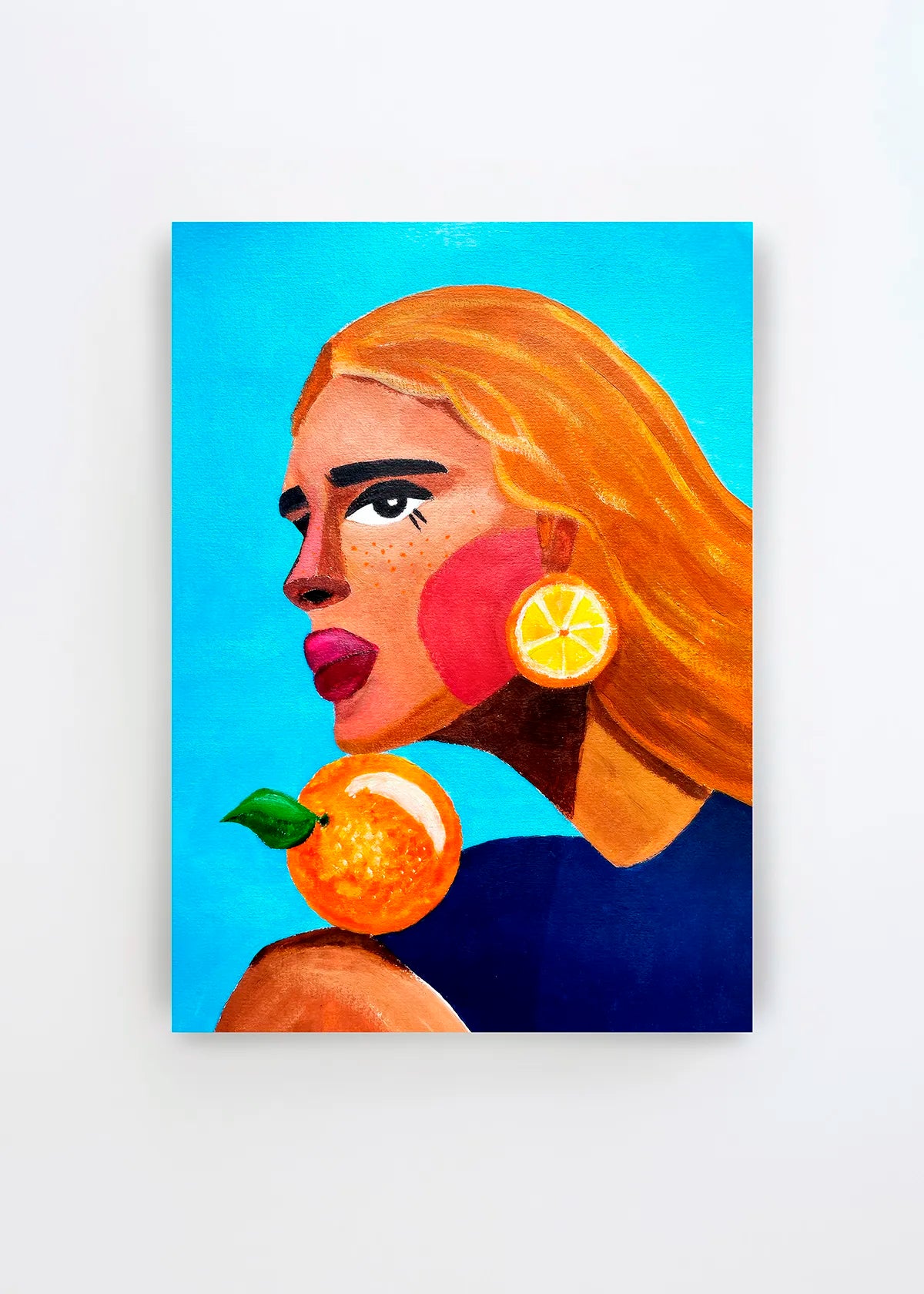Woman With Orange plakat af Raissa Oltmanns med et farverigt kvindeportræt, orange hår, citrusdetaljer og turkisblå baggrund.